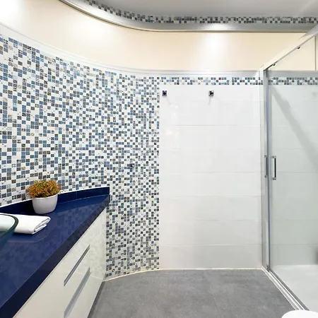 Old Town Luxe Apartment